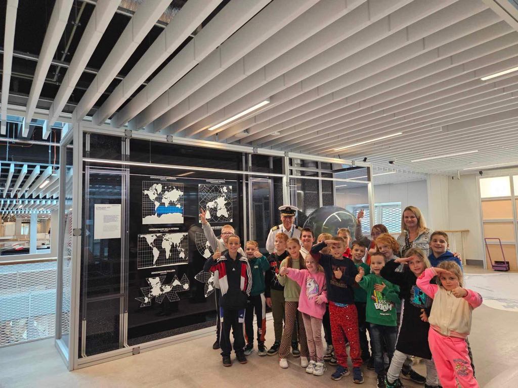 Dzieci klas 1-3 w&nbsp;Morskim Centrum Nauki w&nbsp;Szczecinie